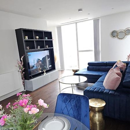 2 Bed Luxurious Apartments Canary Wharf 런던 외부 사진