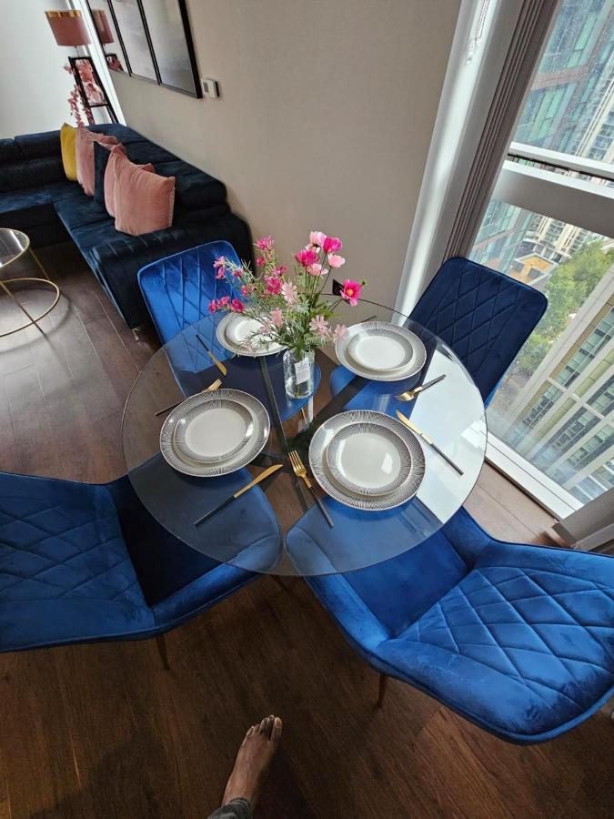 2 Bed Luxurious Apartments Canary Wharf 런던 외부 사진