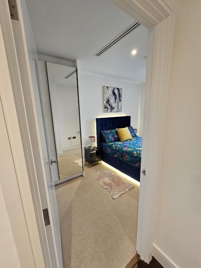 2 Bed Luxurious Apartments Canary Wharf 런던 외부 사진