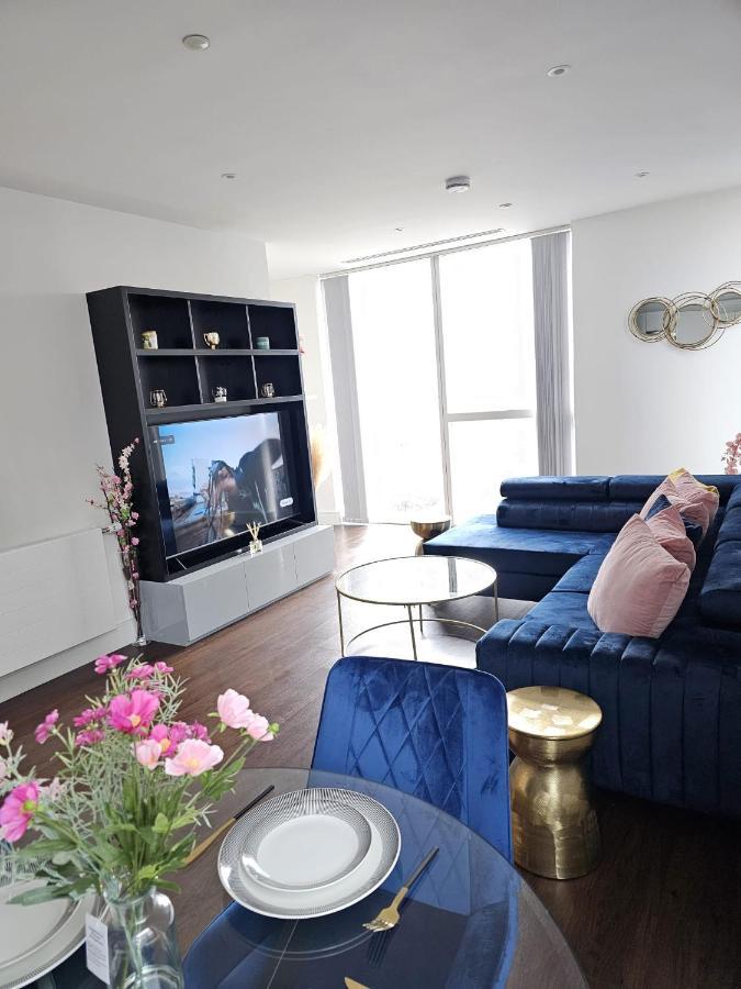 2 Bed Luxurious Apartments Canary Wharf 런던 외부 사진