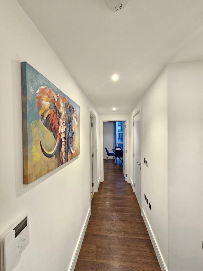 2 Bed Luxurious Apartments Canary Wharf 런던 외부 사진
