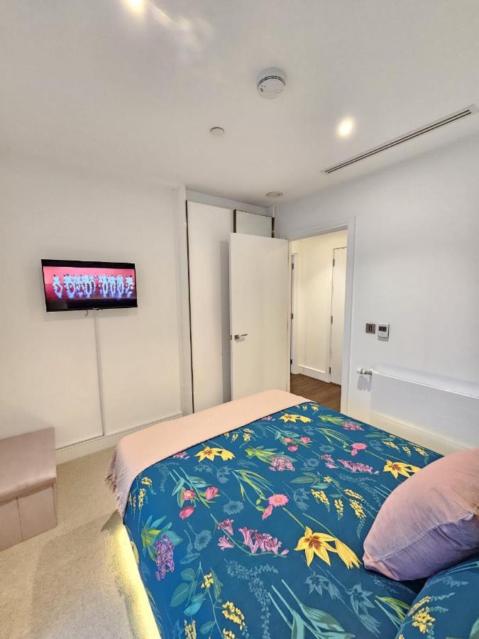 2 Bed Luxurious Apartments Canary Wharf 런던 외부 사진