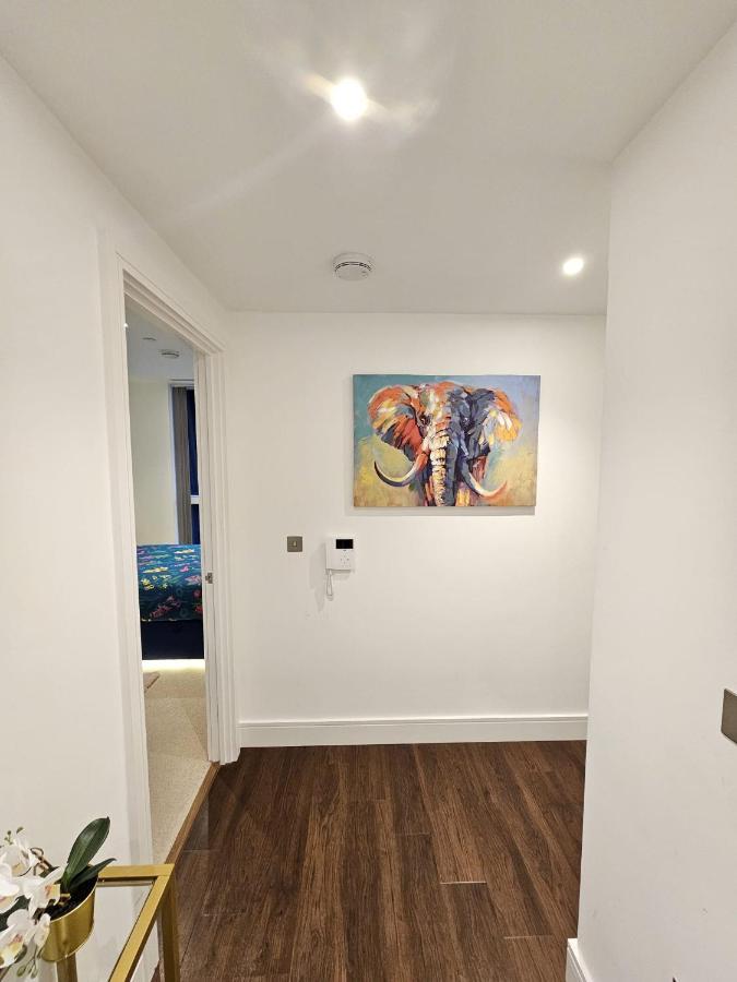 2 Bed Luxurious Apartments Canary Wharf 런던 외부 사진