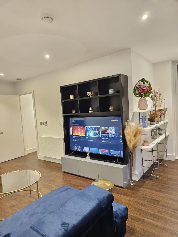 2 Bed Luxurious Apartments Canary Wharf 런던 외부 사진