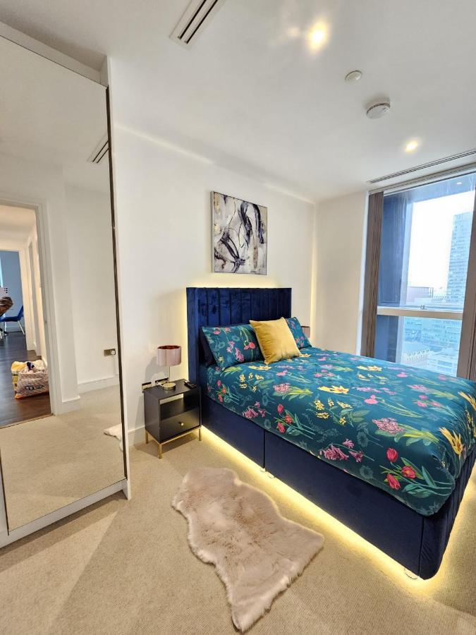 2 Bed Luxurious Apartments Canary Wharf 런던 외부 사진