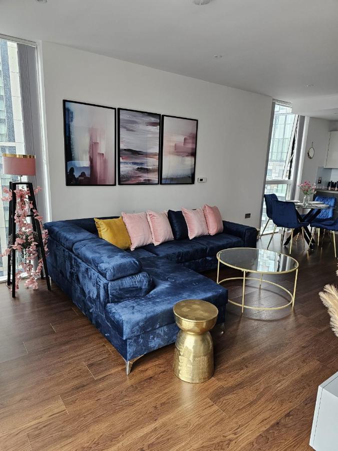 2 Bed Luxurious Apartments Canary Wharf 런던 외부 사진