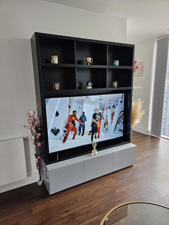 2 Bed Luxurious Apartments Canary Wharf 런던 외부 사진